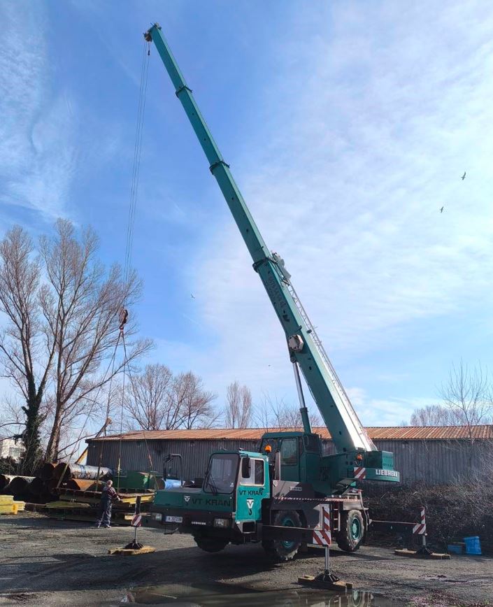 Liebherr 25T Crane for Hire in Burgas
