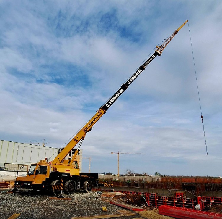Liebherr 40T LTM 1040 Crane for Hire in Burgas