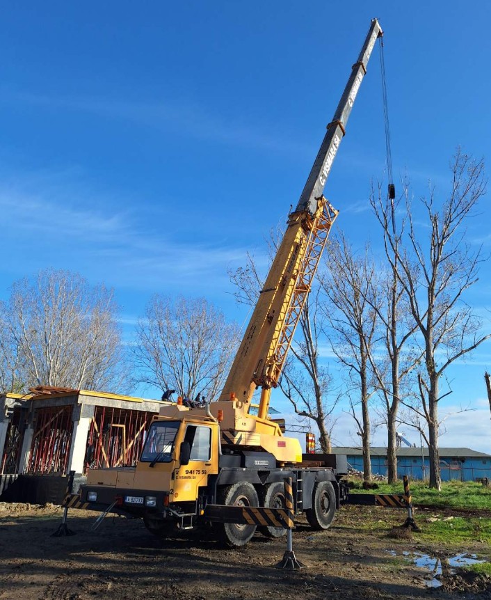 Liebherr 40T LTM 1040 Crane for Hire in Burgas